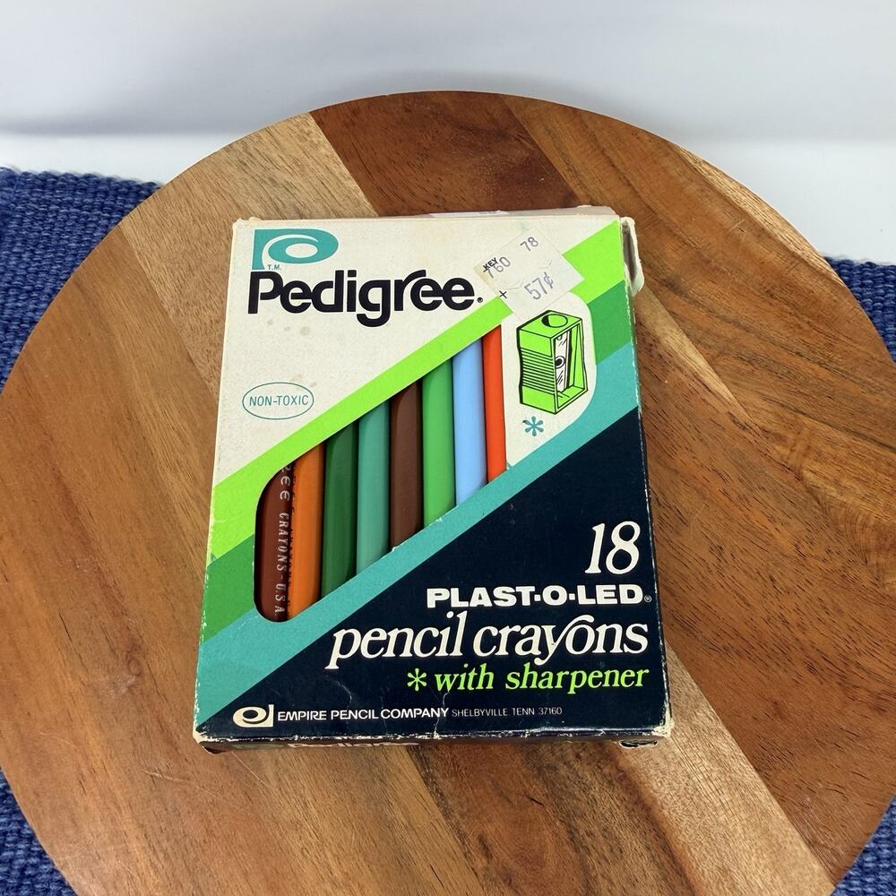 1974 Vintage 18 Pedigree Plast-o-Led Colored Pencil Crayons w/ Sharpener open